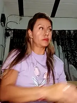 Snapshot of GisellTorres36 chatting on 04/18/26, 04:16 GisellTorres36 online show from 04/18/26, 04:16