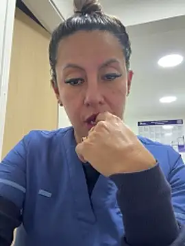 Snapshot of GisellTorres36 chatting on 04/23/26, 03:58 GisellTorres36 online show from 04/23/26, 03:58