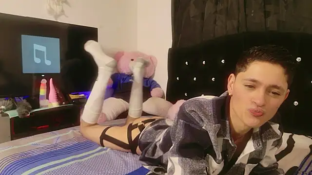 Tyler cat online show from 10/06/25, 11:18