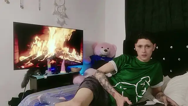 Tyler cat online show from 10/10/25, 10:58