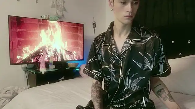 Tyler cat online show from 10/24/25, 11:28