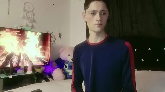 Tyler cat online show from 11/04/25, 01:10