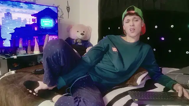 Tyler cat online show from 11/28/25, 01:19