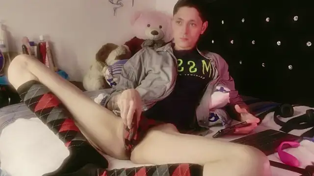 Tyler cat online show from 04/14/26, 08:20