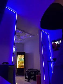 gabriiieela  online show from 11/13/25, 10:41