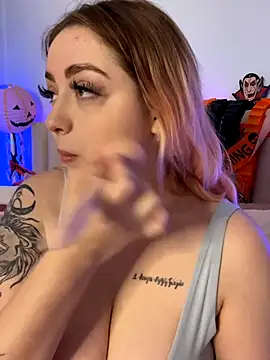 KellyMoors online show from 11/12/25, 01:39