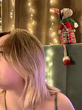 KellyMoors online show from 12/20/25, 01:34