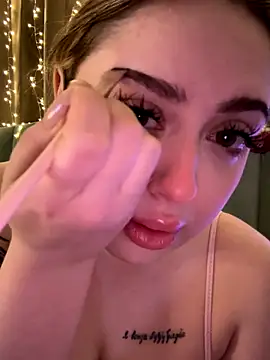 KellyMoors online show from 12/21/25, 01:24