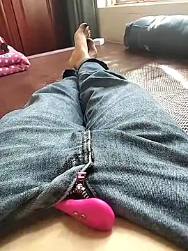 Lili 2love online show from 10/16/25, 12:55