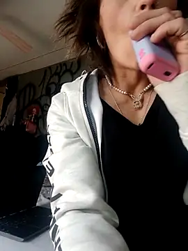 Rileyy7tk online show from 03/03/26, 10:37