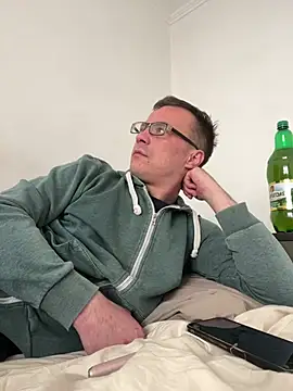 viktor1992-1-1 online show from 03/12/26, 12:00