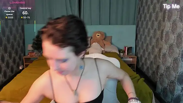 Sara Frayer online show from 12/19/25, 01:12