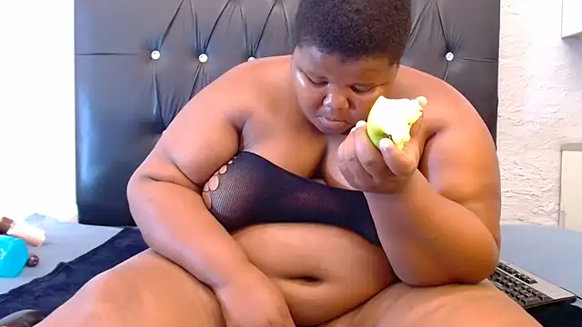 LadyBear2002 online show from 03/15/26, 06:25