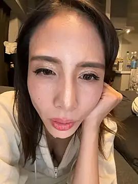 Snapshot of rena_rena_rena chatting on 10/02/25, 03:19 rena rena rena online show from 10/02/25, 03:19