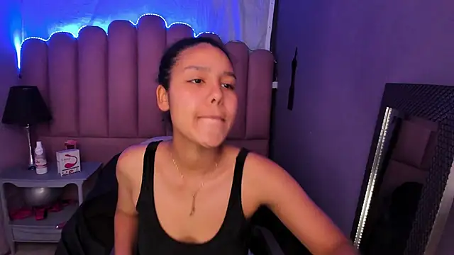 AriaVega online show from 11/06/25, 11:11