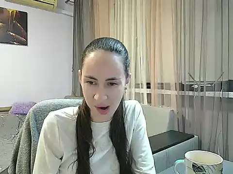 Chloe Skims online show from 10/27/25, 06:45