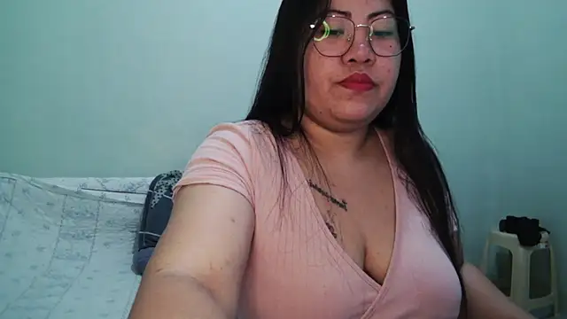 Snapshot of TeaseNPlease_13 chatting on 12/15/25, 09:52 TeaseNPlease 13 online show from 12/15/25, 09:52