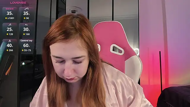 Snapshot of MissNyrra chatting on 10/08/25, 11:30 MissNyrra online show from 10/08/25, 11:30