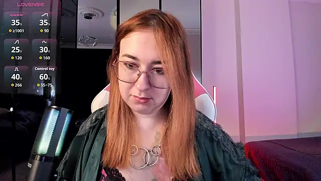 Snapshot of MissNyrra chatting on 10/11/25, 02:26 MissNyrra online show from 10/11/25, 02:26