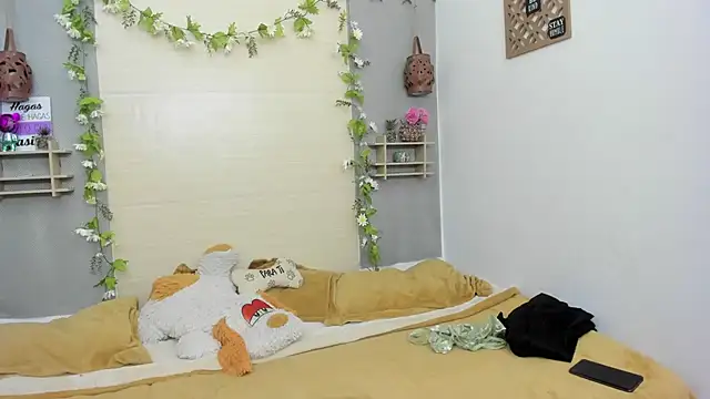 saaracoleman online show from 10/08/25, 02:53