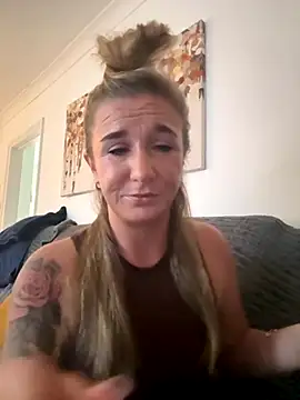 MimiMaee online show from 10/20/25, 10:27