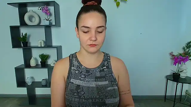 OliviaMontgommery online show from 11/11/25, 06:57