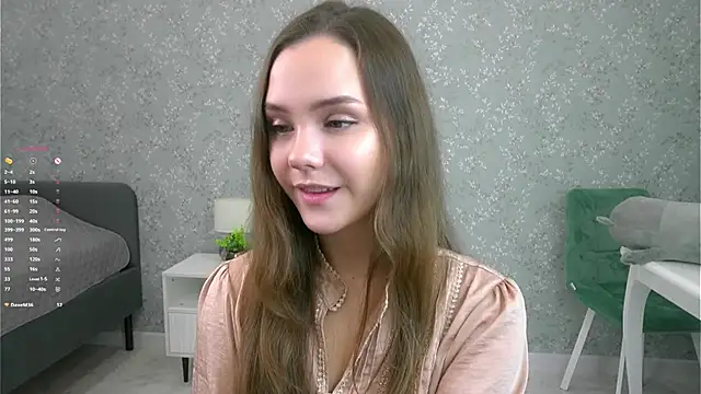 Snapshot of SweetSaraPie chatting on 10/13/25, 07:25 SweetSaraPie online show from 10/13/25, 07:25