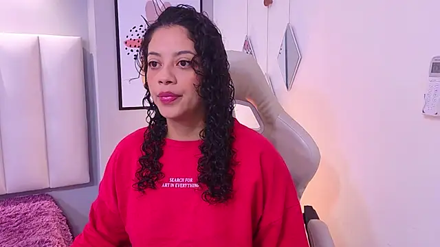 Snapshot of CamilaLevy chatting on 06/06/26, 12:10 CamilaLevy online show from 06/06/26, 12:10