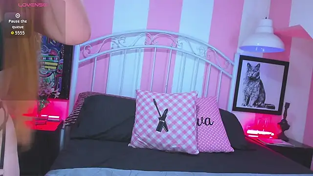 Snapshot of CameronRey_ chatting on 10/07/25, 04:20 CameronRey online show from 10/07/25, 04:20