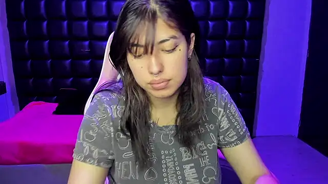 Snapshot of Violetta_Swett_ chatting on 12/02/25, 01:28 Violetta Swett online show from 12/02/25, 01:28