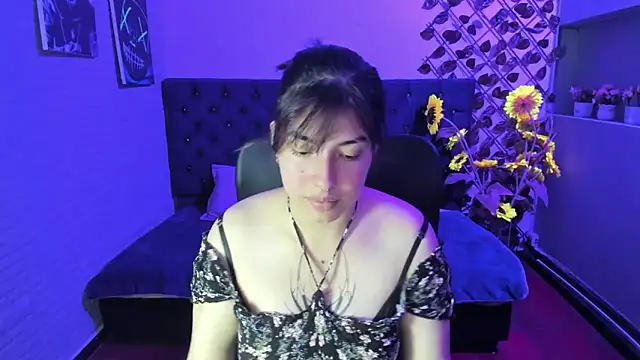 Snapshot of Violetta_Swett_ chatting on 12/04/25, 04:05 Violetta Swett online show from 12/04/25, 04:05