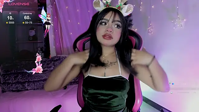 Snapshot of emma_soffia chatting on 12/01/25, 11:43 emma soffia online show from 12/01/25, 11:43