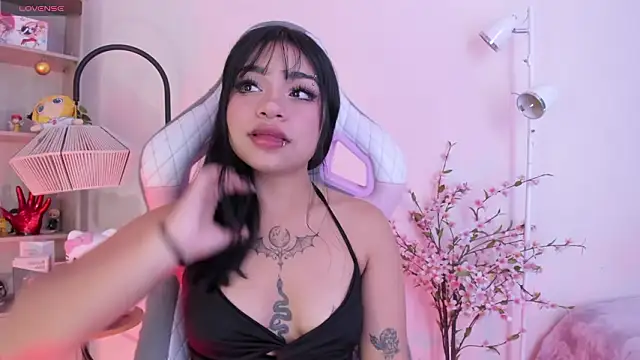 Snapshot of emma_soffia chatting on 02/26/26, 03:44 emma soffia online show from 02/26/26, 03:44