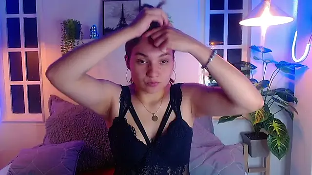 Snapshot of Viollet_C chatting on 10/20/25, 01:39 Viollet C online show from 10/20/25, 01:39