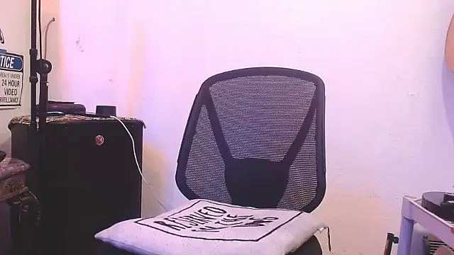 Tommy Love23 online show from 11/18/25, 09:58