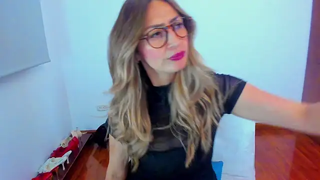 Snapshot of Velourmuse chatting on 07/14/26, 02:05 Velourmuse online show from 07/14/26, 02:05