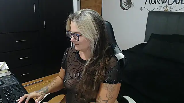 perlagoloza05 online show from 11/08/25, 03:29