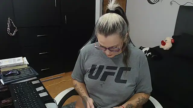 perlagoloza05 online show from 11/10/25, 02:32