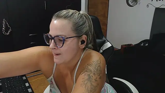 perlagoloza05 online show from 11/11/25, 02:55