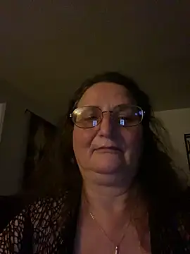Snapshot of HurtfulExplorer67 chatting on 05/16/26, 03:36 HurtfulExplorer67 online show from 05/16/26, 03:36
