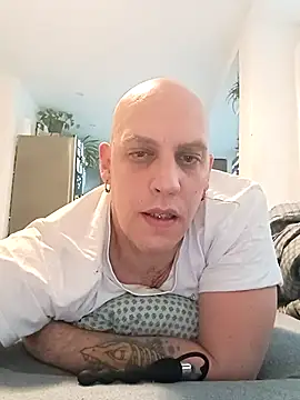 Snapshot of Kobradera1984 chatting on 12/01/25, 08:52 Kobradera1984 online show from 12/01/25, 08:52