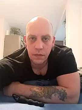 Snapshot of Kobradera1984 chatting on 12/05/25, 08:01 Kobradera1984 online show from 12/05/25, 08:01