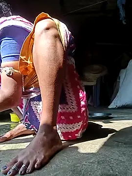 Hotty-romi3 online show from 10/13/25, 03:39