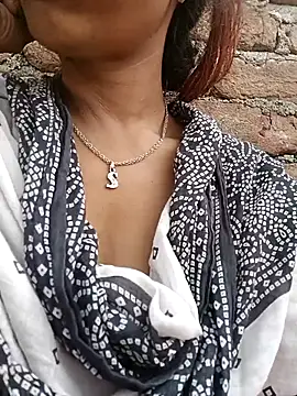 Hotty-romi3 online show from 11/18/25, 05:23