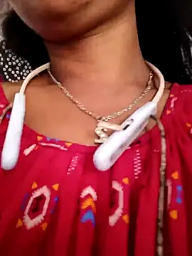 Hotty-romi3 online show from 11/19/25, 06:24