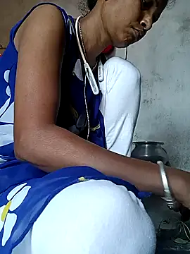 Hotty-romi3 online show from 11/25/25, 08:14