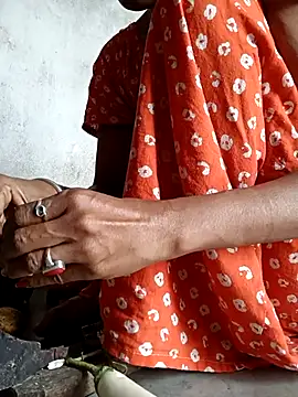 Hotty-romi3 online show from 11/27/25, 05:53