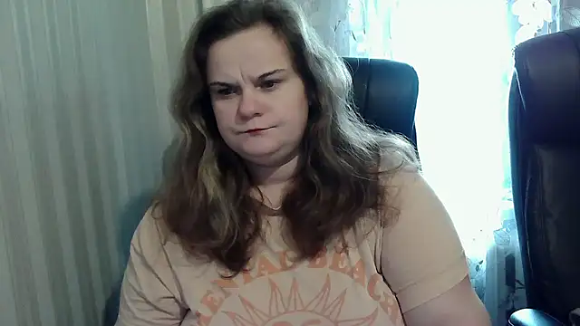 Snapshot of HarmonyKarera chatting on 10/14/25, 10:16 HarmonyKarera online show from 10/14/25, 10:16