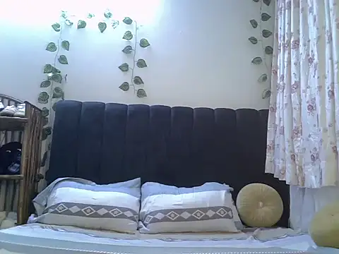 Midnight-tease online show from 10/28/25, 09:17