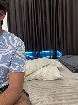 vickyandtania online show from 02/11/26, 04:56